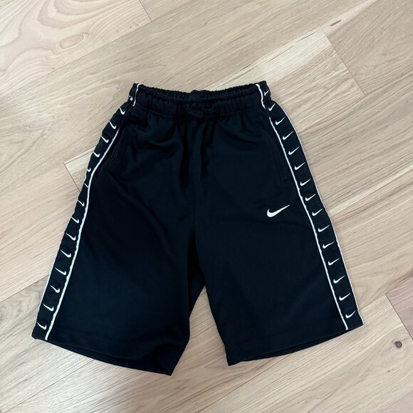 Nike Repeat Pack taping shorts - Picture 1 of 3
